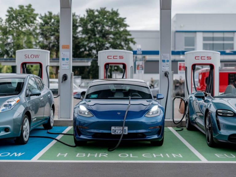 Les différents types de recharge pour voitures électriques : lente, rapide et ultra-rapide