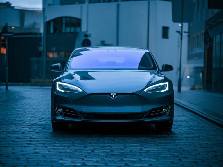 Les meilleures voitures électriques pour les longs trajets : autonomie et confort