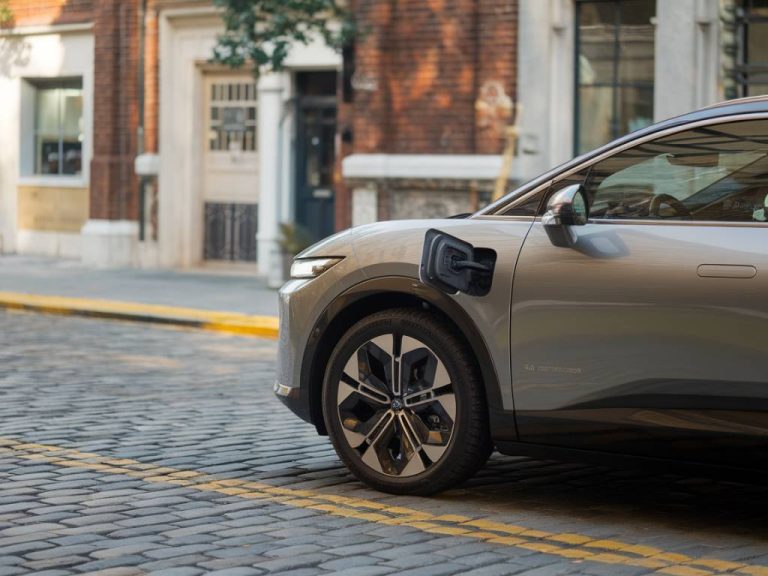 Voitures électriques : comment fonctionne la régénération d’énergie au freinage ?