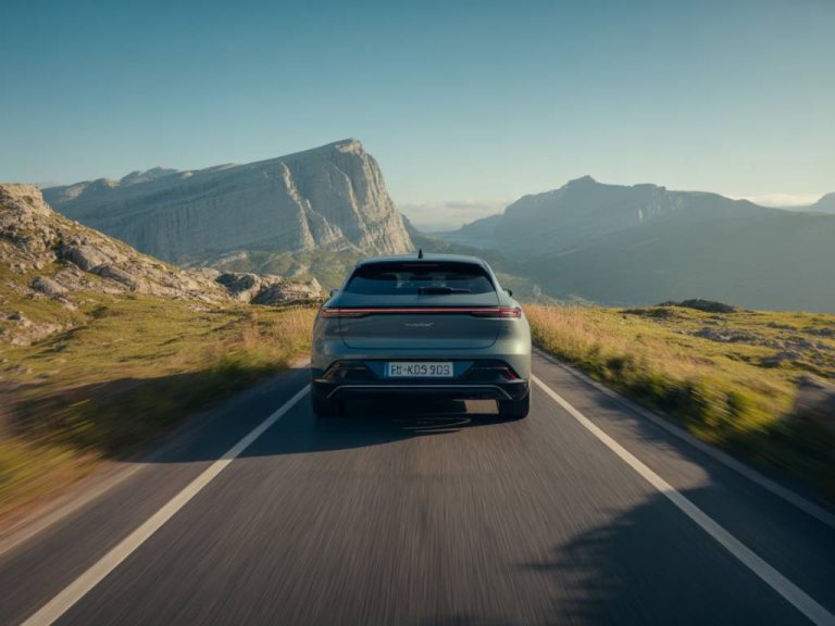 Peut-on faire de longs trajets avec une voiture hybride rechargeable en 2024 ?
